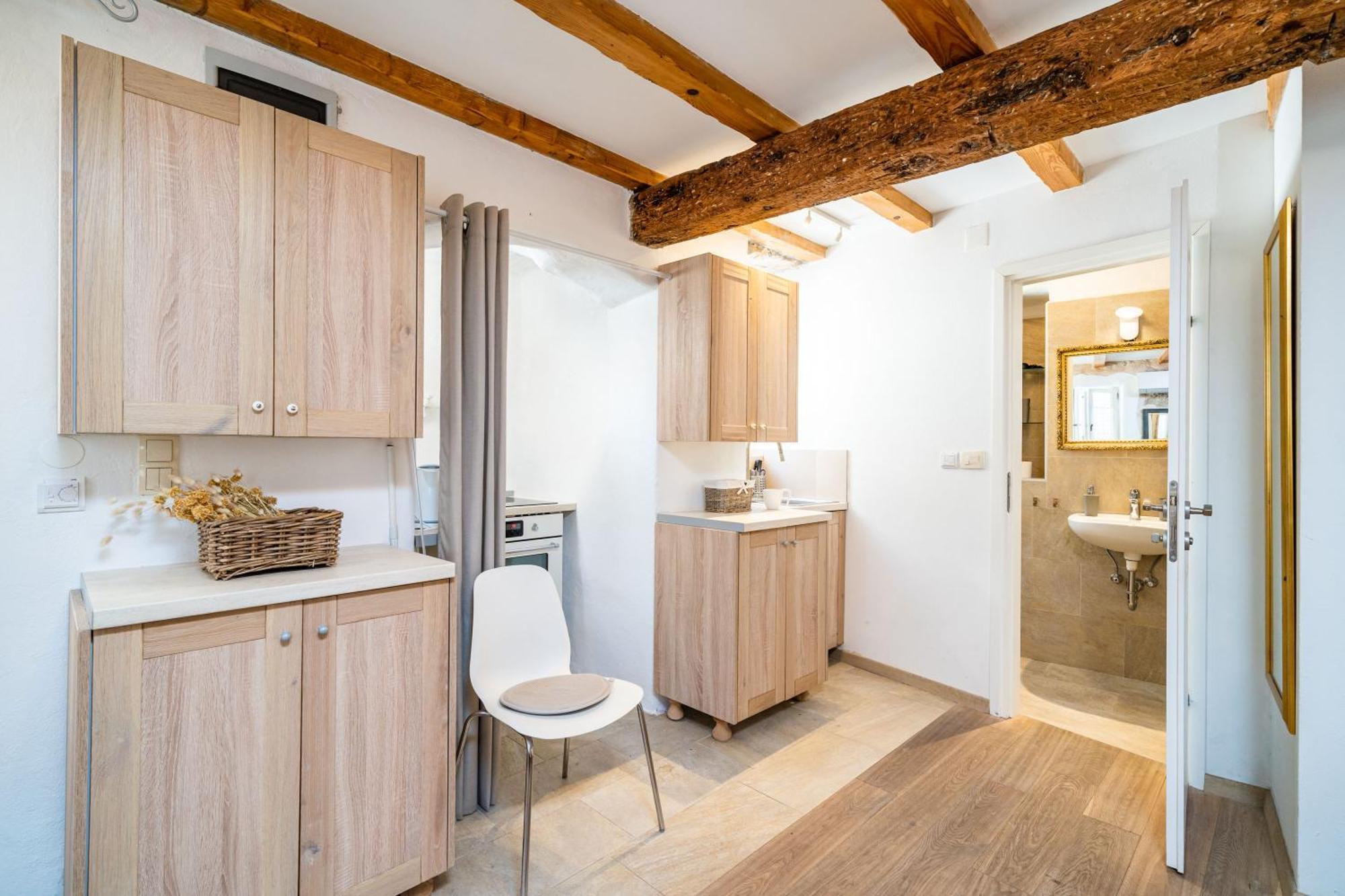 Apartman Old Town Historical 2 *